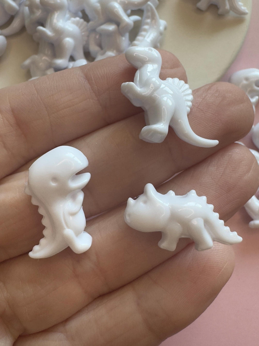 50 pcs White Glossy Dinosaur Beads: Kidcore Crafting, Y2K Jewelry