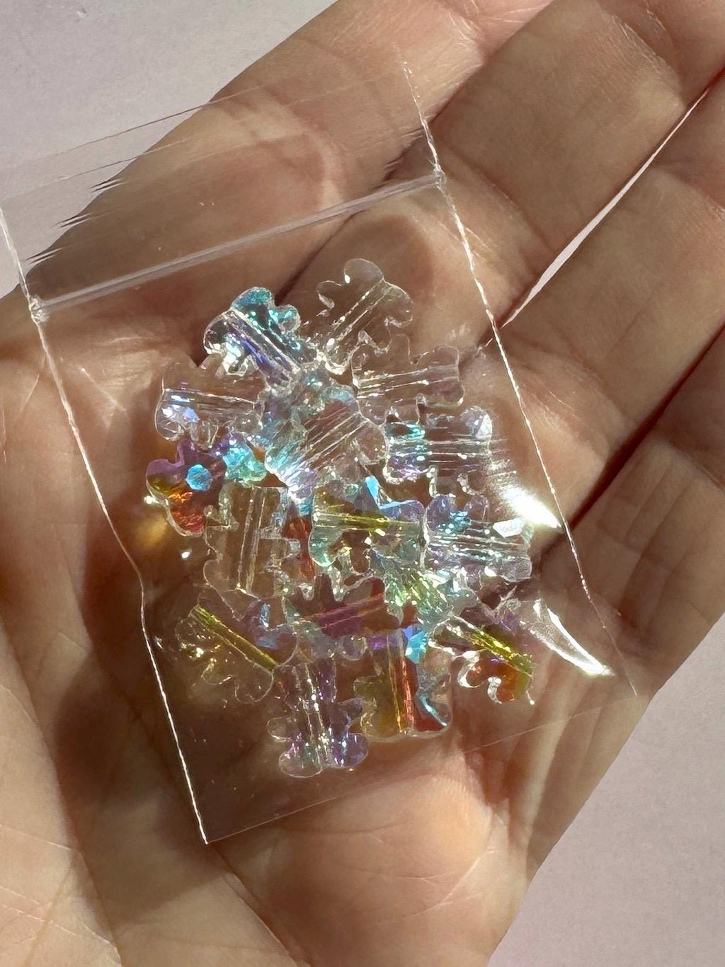 19pcs Tiny Glass Teddy Bear Beads, Iridescent, 8mm, .5mm Hole