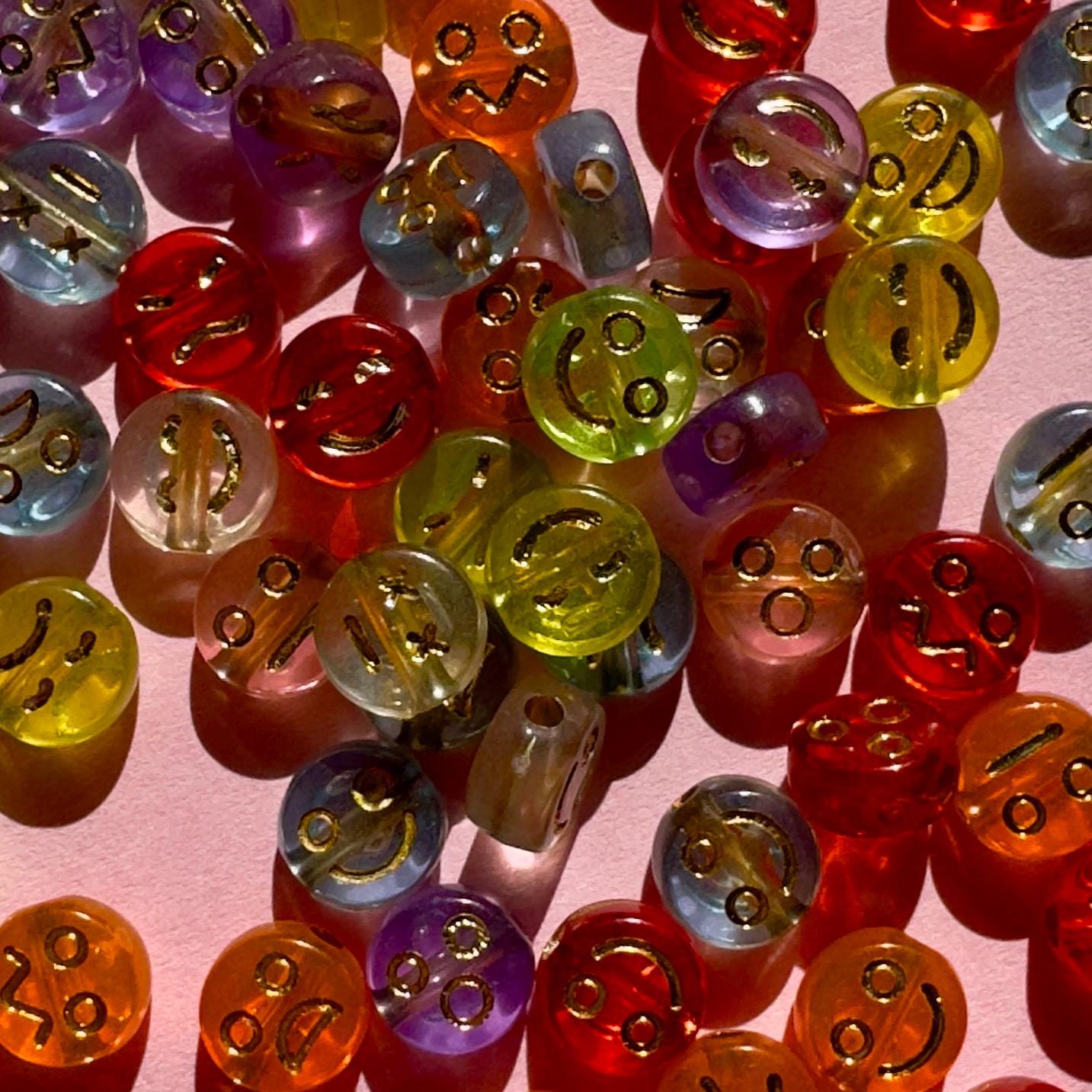 Colorful Metallic Emoji Beads - Transparent Acrylic Funny Face Beads, Gold Inlay, 7x4mm, 100 pcs