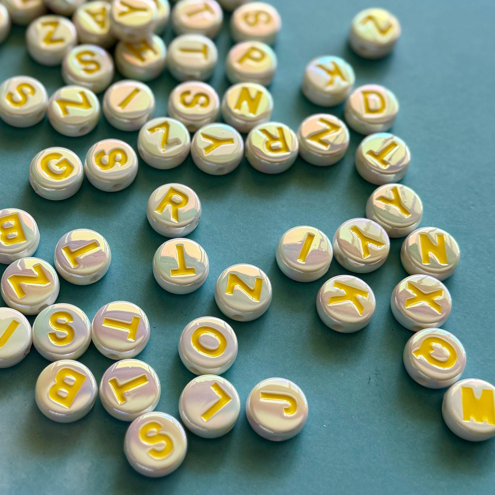 Jumbo Yellow Letter Beads, 15mm, Hole: 2.2mm, UV Plated Iridescent Beads, Flat Round Acrylic Alphabet Beads for Kandi