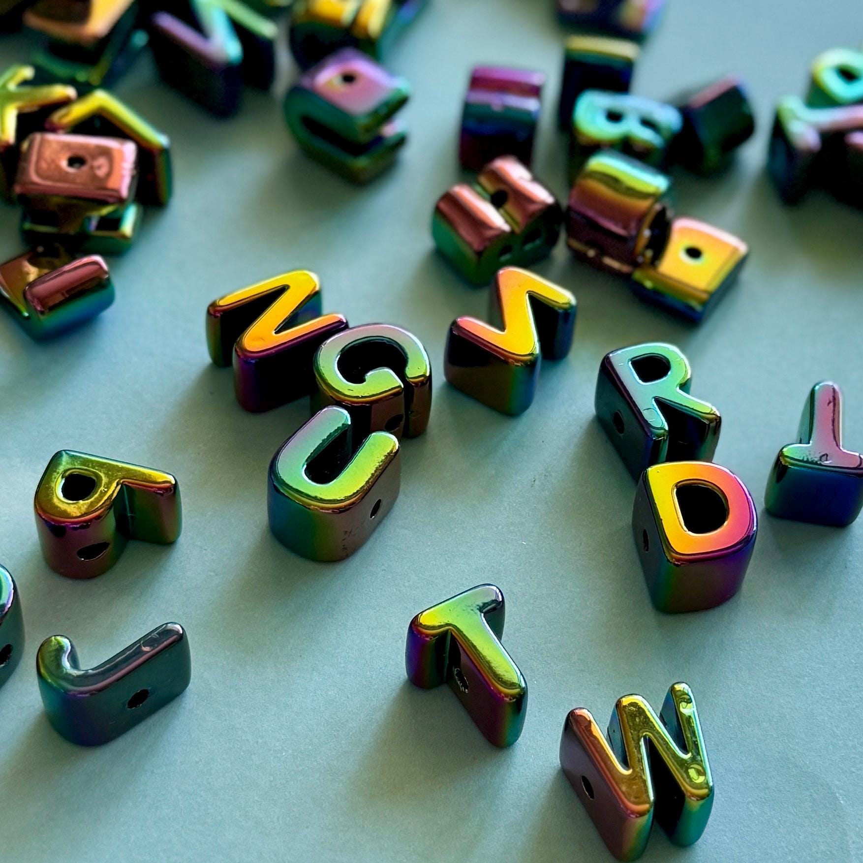 26pcs A-Z Black Iridescent Letter Bead Set, 20mm, Hole: 3.5mm