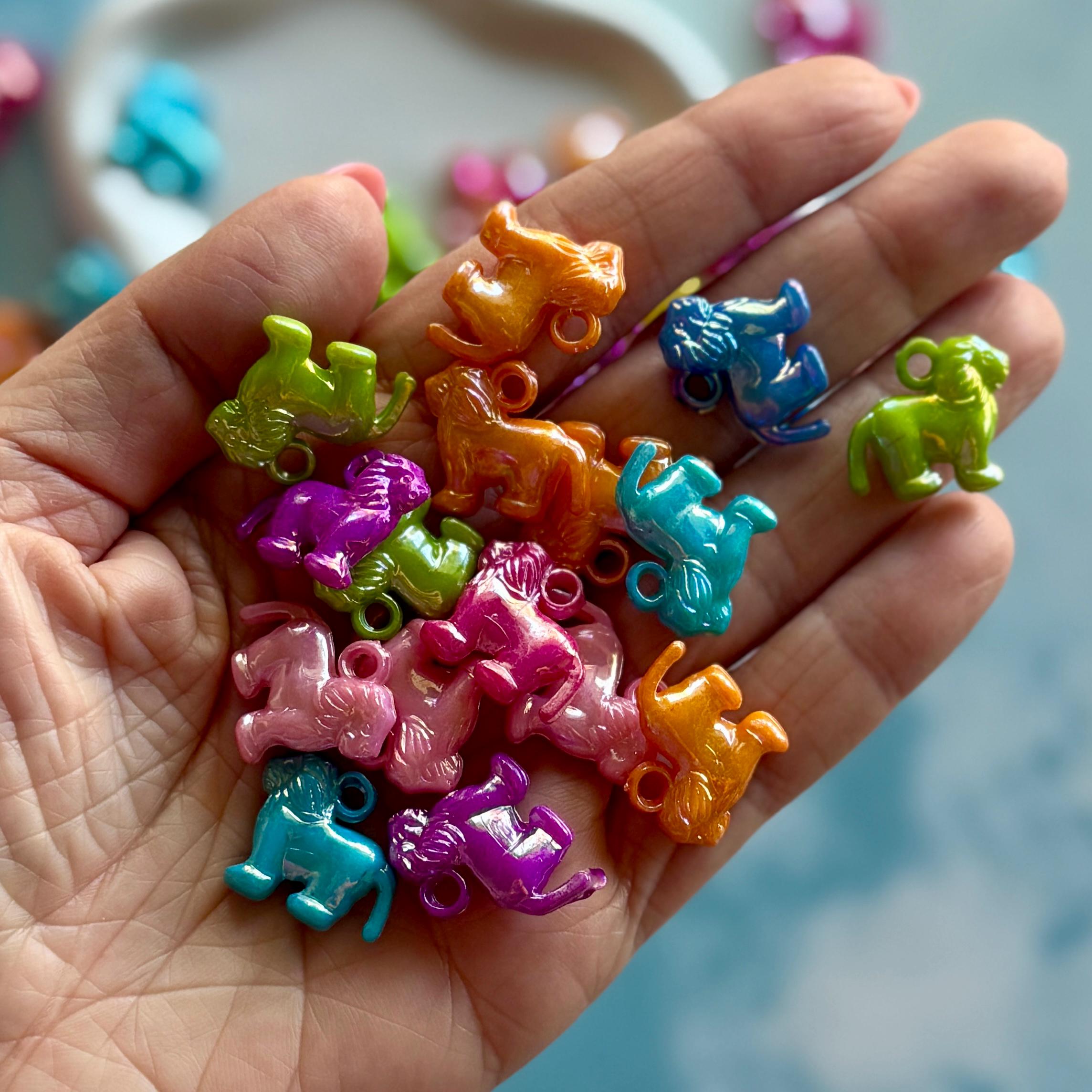 Glossy Lion Charms, 17.5mm, Hole: 2.5mm, 40 pcs
