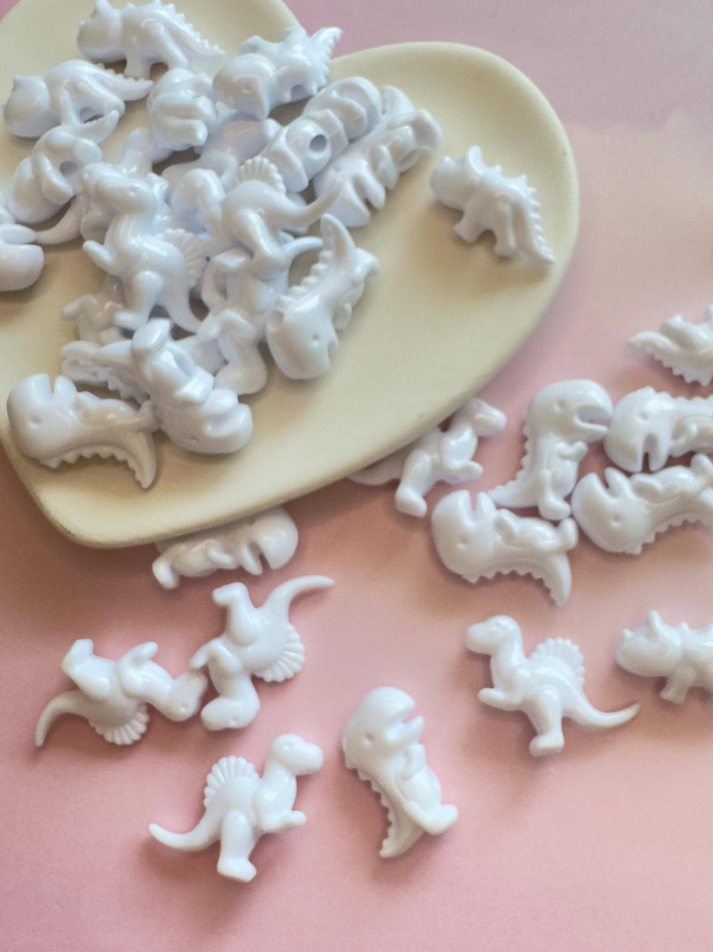 50 pcs White Glossy Dinosaur Beads: Kidcore Crafting, Y2K Jewelry