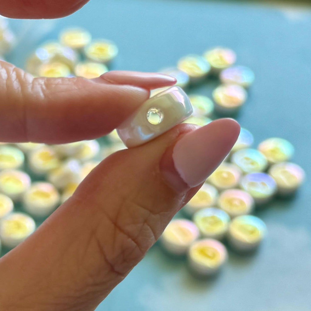Jumbo Letter Beads, 15mm, Hole: 2.2mm, UV Plated Iridescent Beads, Flat Round Acrylic Alphabet Beads for Kandi