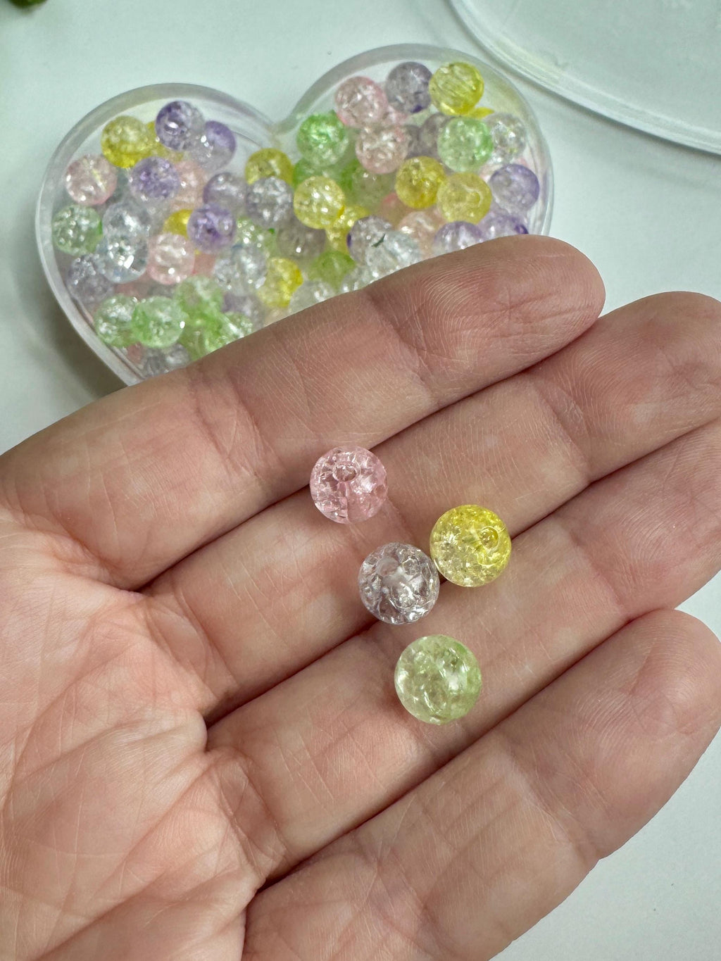 100 pcs Acrylic Crackle Beads in Heart Box, 8mm, Hole: 1.8mm