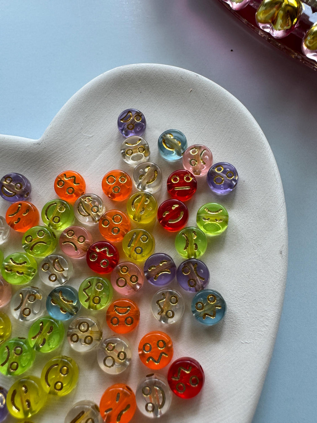 Colorful Metallic Emoji Beads - Transparent Acrylic Funny Face Beads, Gold Inlay, 7x4mm, 100 pcs