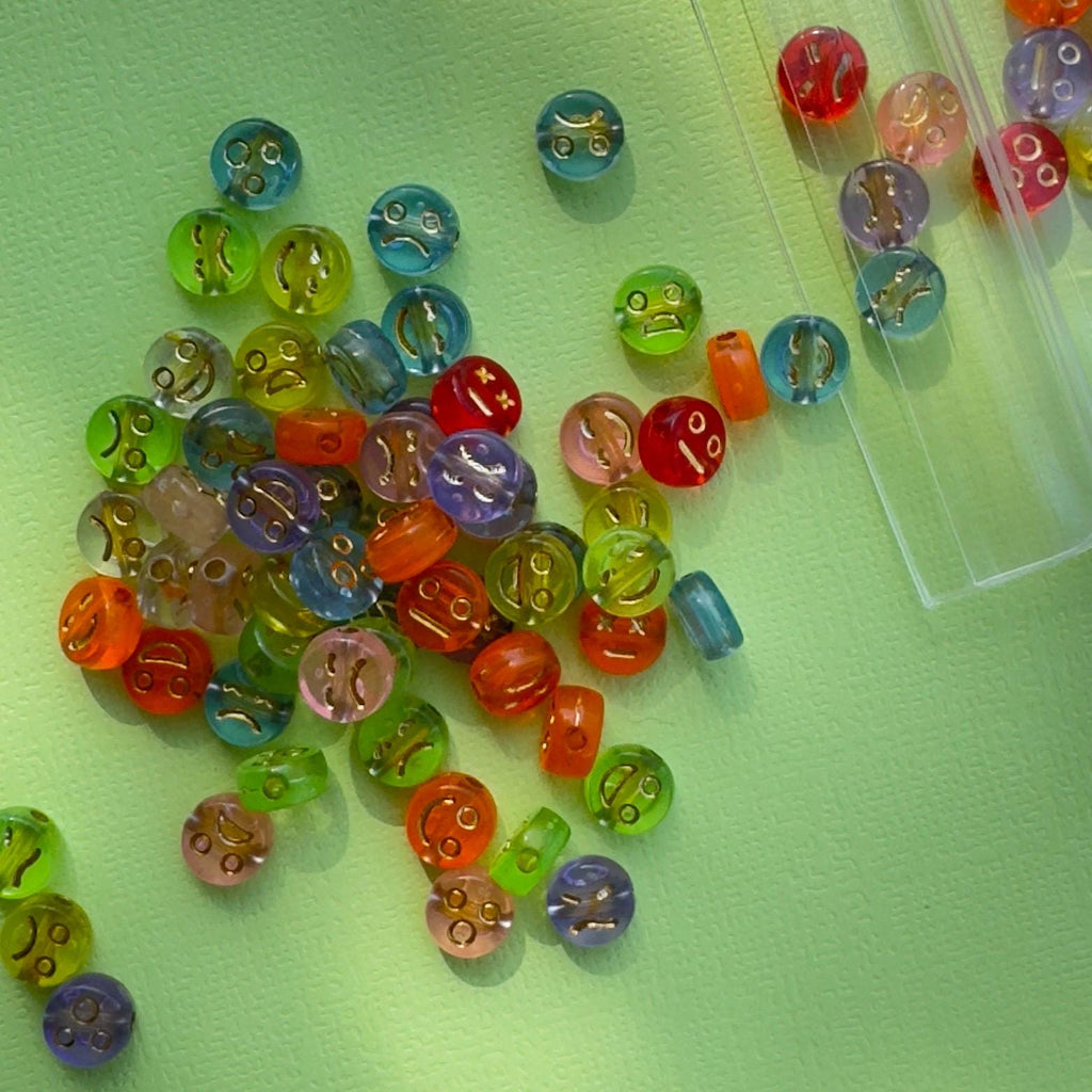Colorful Metallic Emoji Beads - Transparent Acrylic Funny Face Beads, Gold Inlay, 7x4mm, 100 pcs