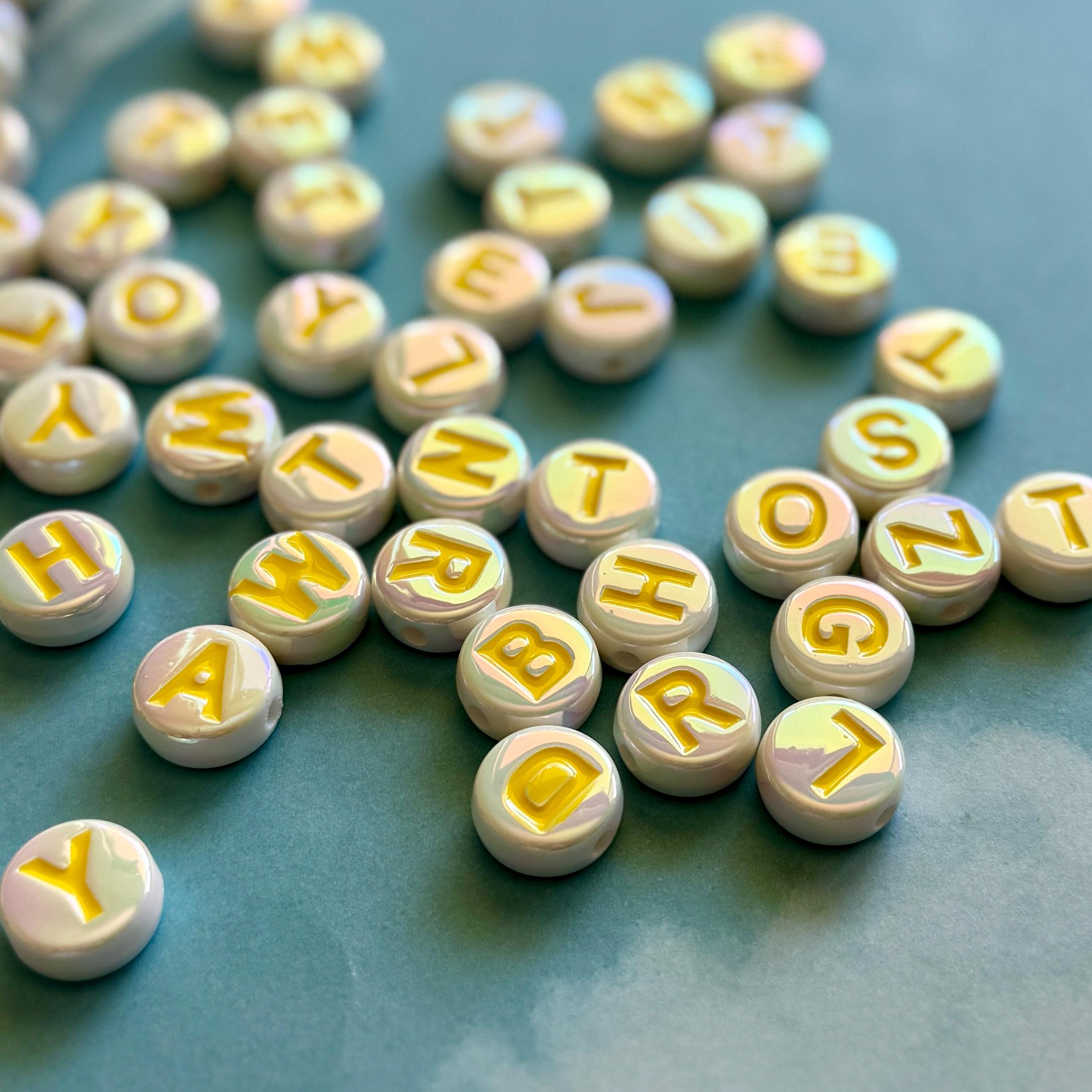 Jumbo Letter Beads, 15mm, Hole: 2.2mm, UV Plated Iridescent Beads, Flat Round Acrylic Alphabet Beads for Kandi