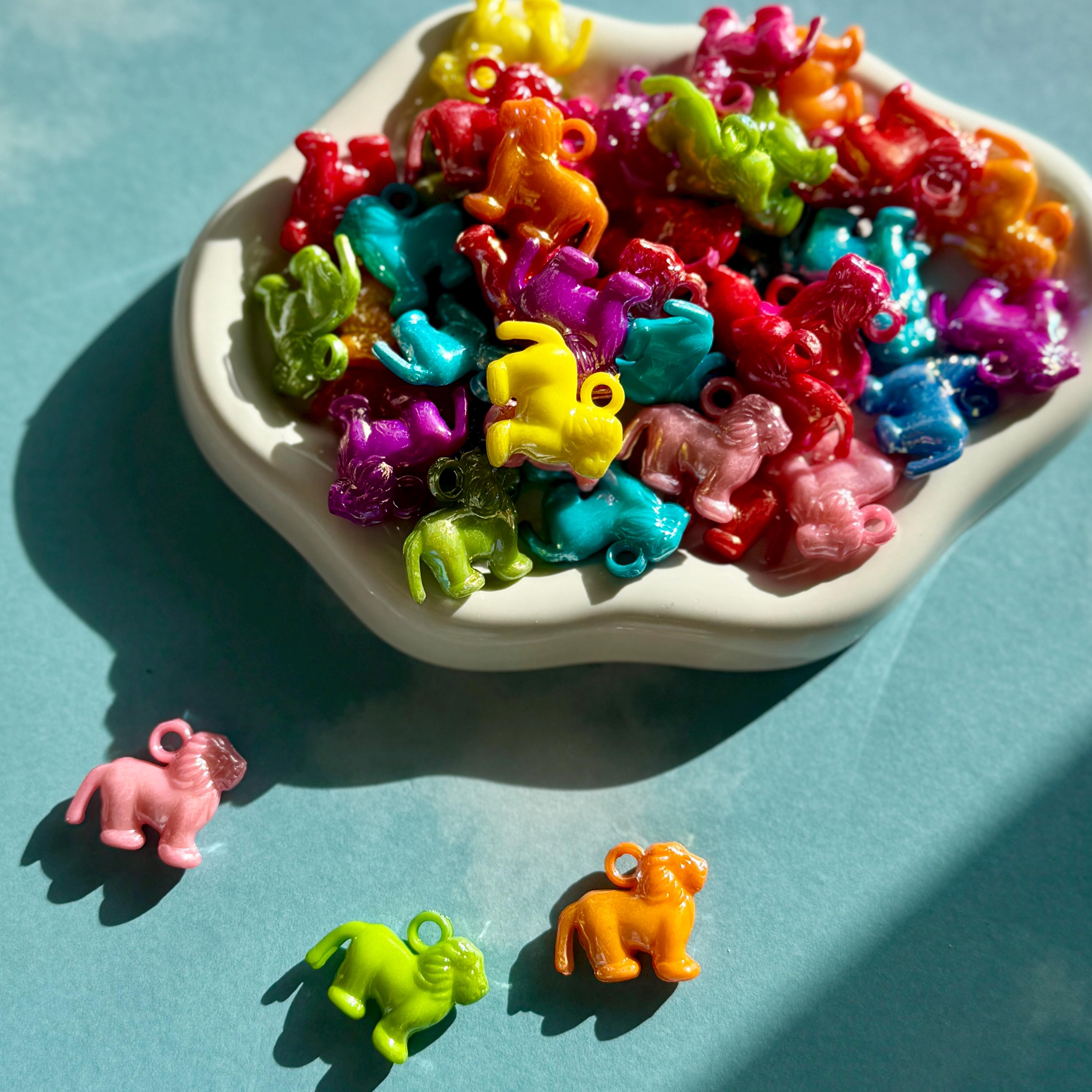 Glossy Lion Charms, 17.5mm, Hole: 2.5mm, 40 pcs