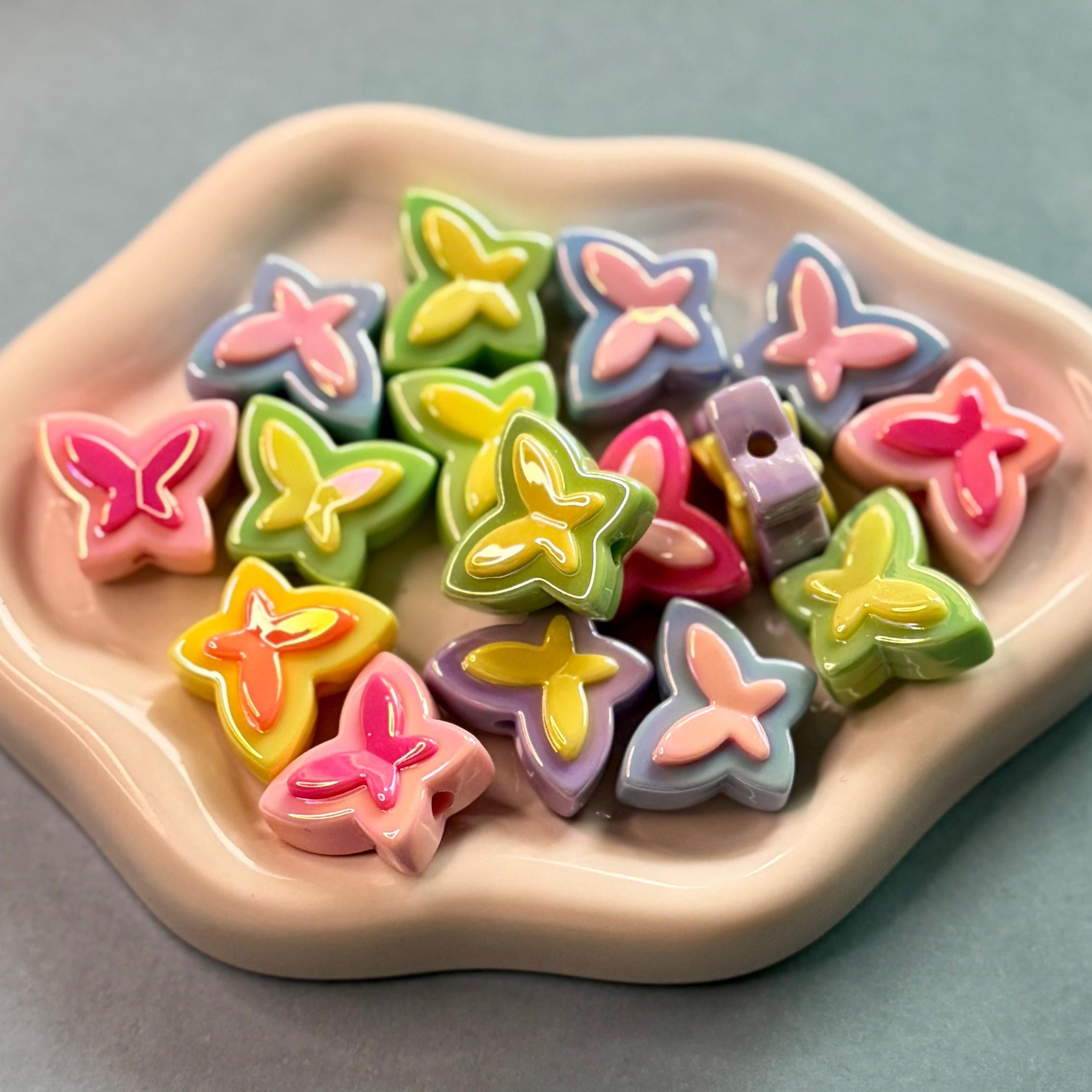 UV Coated Two-Tone Butterfly Beads, 16mm, Hole: 3mm, 20 pcs